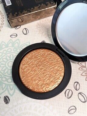 Melt Cosmetics Digital Dust Highlighter/Bronzer - Nova